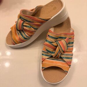 BZees Slip on Sandals 7 M Fabric Uppers Wedge 2” Heel Read Description